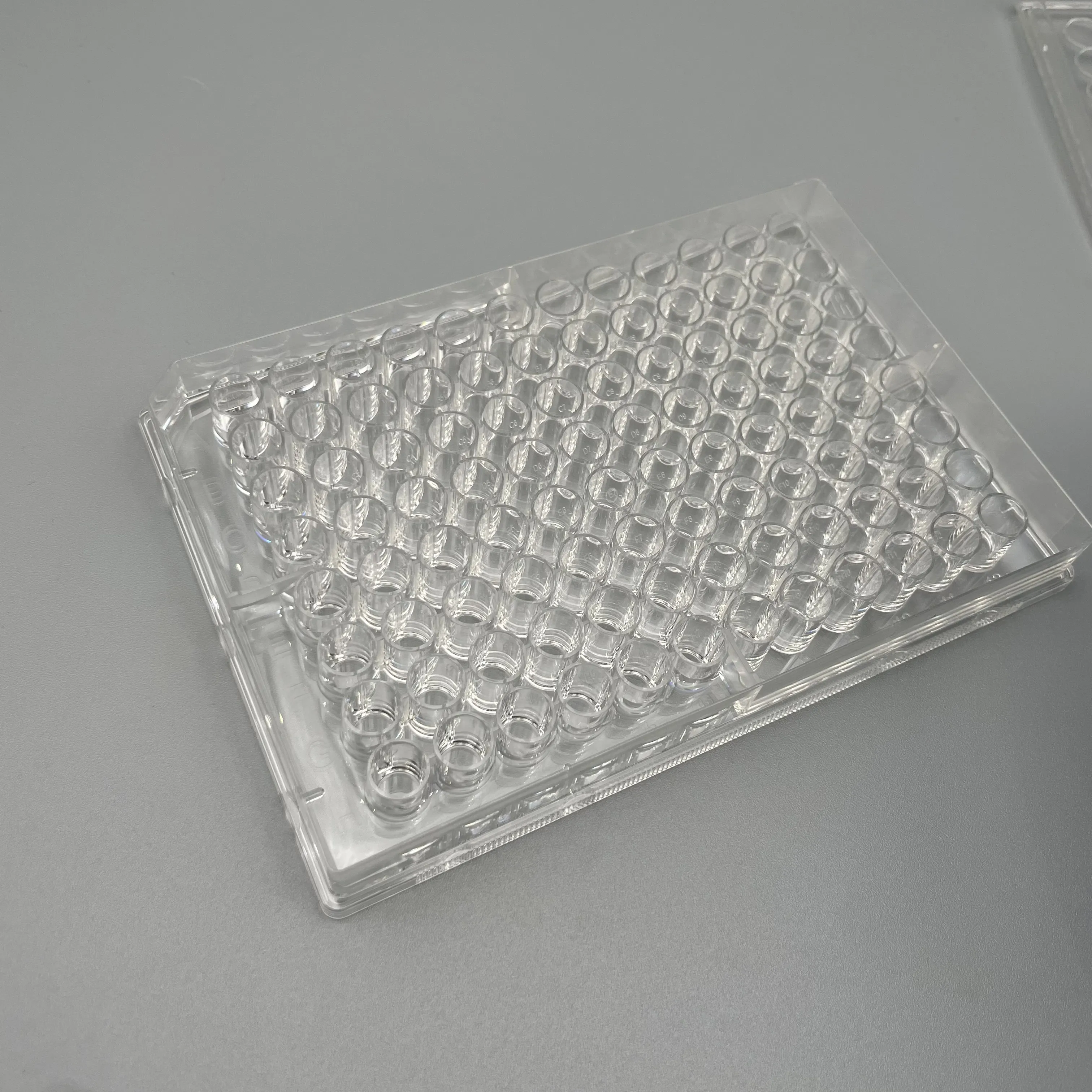 Hot Sale Clean Clear Transparenter quadratischer flacher Boden mit Deckel 96 Well Treatment Tissue Cell Culture Plate cell