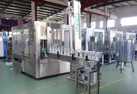 Ligne complète de production d'eau minérale La machine de traitement comprend une machine de remplissage, bouchage et emballage par soufflage