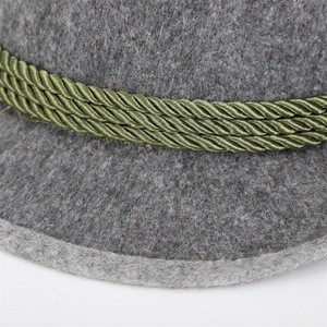 Cappello Bavarese in Feltro per Oktoberfest, Feste Invernali e Occasioni Casual - Product Image 5