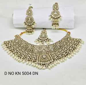 Collar con aspecto de plata de latón, Gargantilla con aspecto de plata, conjunto de collar, diseño de flores con pendiente, trabajo de piedra, hermoso diseño, aspecto de collar - Product Image 1