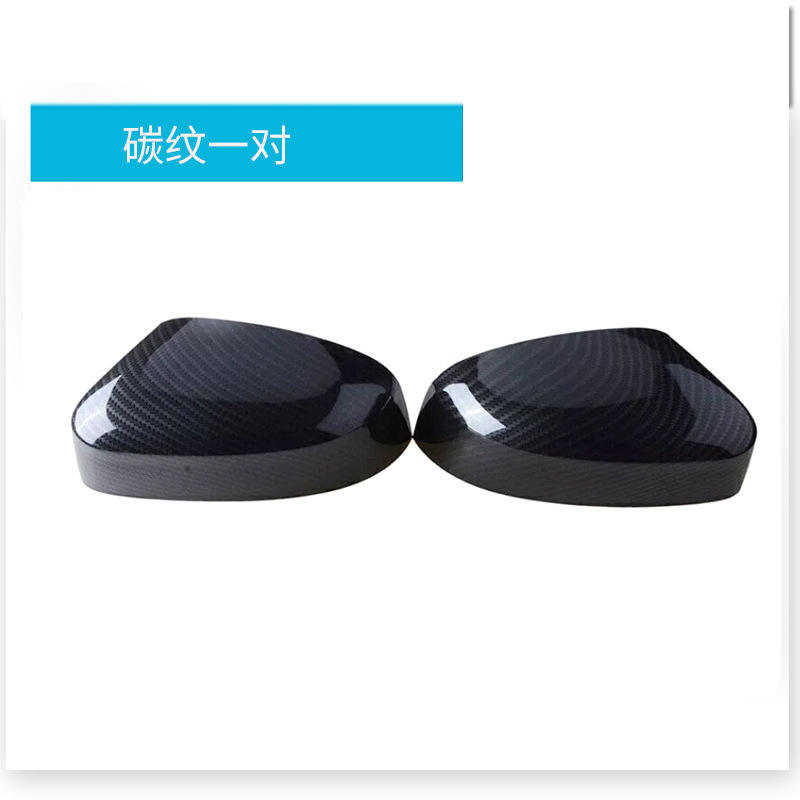 Une paire de motifs carbone