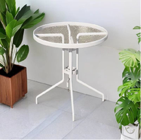 Table d'extérieur moderne étanche 60x80cm en verre trempé à motif vague d'eau et métal ondulé, table assemblée pour mobilier de jardin et patio
