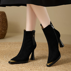 <span class=keywords><strong>Stivaletti</strong></span> da Donna in Camoscio Marrone con Punta Affusolata, Tacco Alto e Suola a Piattaforma, Decorazione in Pelle, Stivali alla Moda per Serate Eleganti - Product Image 4