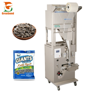 Machine d'emballage verticale pneumatique à trois soudures latérales pour sacs de grande taille, avec pesage automatique, pour herbes, riz, snacks, granulés plastiques et autres produits. - Product Image 1