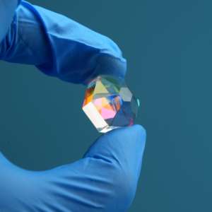 도매 사용자 정의 하이 퀄리티 붕규산 Bk7 K9 광택 A 코팅 광학 비구면 직각 이크로익 X-큐브 프리즘 LED - Product Image 5