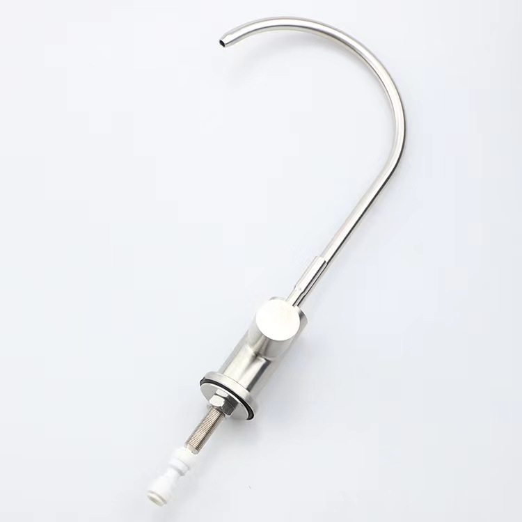 Смеситель для питьевой воды с вращающейся головкой