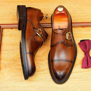 Nuevos zapatos Oxford de cuero personalizados color moca, hechos a mano con cordones formales y punta en pico. - Product Image 1