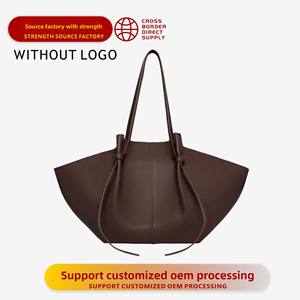 حقيبة كتف نسائية فاخرة جديدة من العلامة التجارية YZ، مصنوعة من الجلد الأصلي بسعة كبيرة حزام حقيبة يد منقوش بشعار - Product Image 2