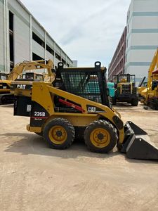 Chargeuse-pelleteuse CAT 226B d'occasion de haute qualité, modèle 2022, moteur Caterpillar, pompe hydraulique MOOG, 1 roulement de moteur, boîte de vitesses - Product Image 4