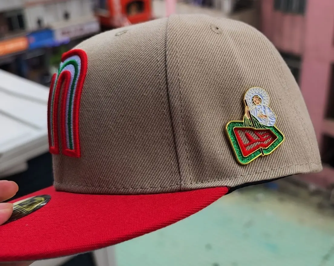 Wholesale Custom Logo new era hip hop hat pin badge Baseball Club Emblem Soft Enamel brim pins hat clips Lapel Pins