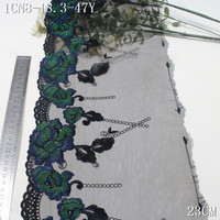 Vente en gros de dentelle brodée de fleurs métalliques vertes brillantes de luxe de 23 cm, dentelle brodée sur maille noire pour accessoires de lingerie