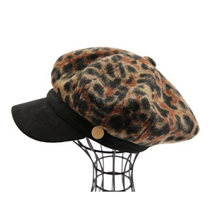 Vente en gros sur mesure Béret femme fausse fourrure léopard pour toutes saisons, scènes décontractées et d'extérieur - Product Image 3