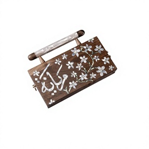 Bolso de Mano Clásico Hecho a Mano, Ecológico, de Alta Calidad, con Incrustaciones de Madreperla y Cadena Desmontable - Product Image 1