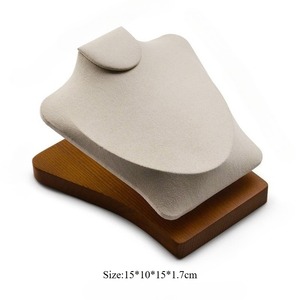 Expositor de joyería de madera maciza personalizado, soporte de exhibición para collar de jade dorado, expositor de joyería de terciopelo y cuero. - Product Image 6