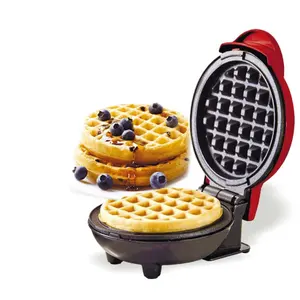 Yeni tasarım kalp şeklinde Mini elektrikli aile Waffle makinesi yumurta Waffle kahvaltı makinesi