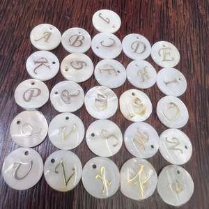 <span class=keywords><strong>Perles</strong></span> de coquillage percées sur le bord de 15mm <span class=keywords><strong>Lettres</strong></span> en feuille d'or-Pendentif à breloque bricolage pour la fabrication de bijoux-<span class=keywords><strong>Amazon</strong></span> Best - Product Image 3