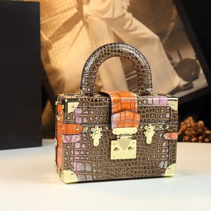 <span class=keywords><strong>Catalogo</strong></span> VIP all'Ingrosso per Primavera ed Estate, Nuova Borsa di Lusso Portatile a Forma di Scatola in Pietra con Tracolla. - Product Image 1