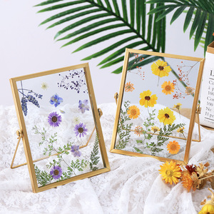 Prêt à expédier <span class=keywords><strong>cadre</strong></span> <span class=keywords><strong>photo</strong></span> en métal à double face en <span class=keywords><strong>verre</strong></span> flottant pour photos de fleurs pressées - Product Image 2