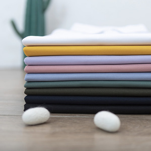 Vente en gros de polo de golf tricoté à séchage rapide respirant brodé avec logo 100% polyester de couleur unie - Product Image 2