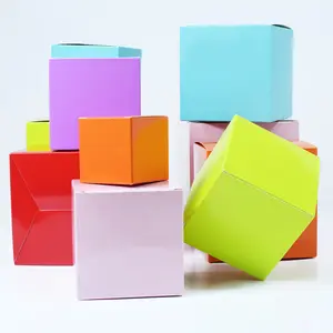 Precio de fábrica logotipo personalizado embalaje color regalo cartón color sólido cuadrado DIY caja ciega caja vacía reciclable