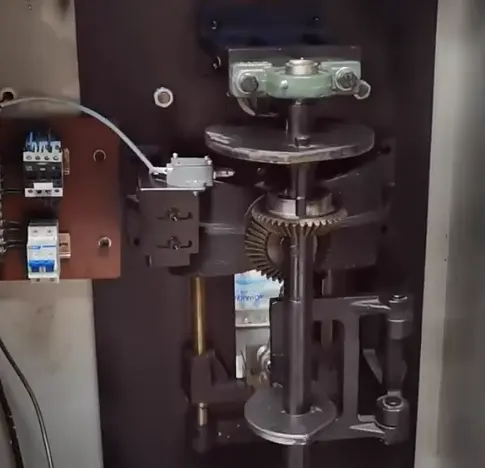 ماكينة آلية لصنع الأكياس الصغيرة لتعبئة وتعبئة الأكياس السائلة وعصير الحليب والماء والبلاستيك