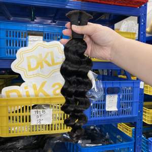 Vente en gros de cheveux vierges indiens naturels de couleur noire non traités en vrac Remy Cheveux lâches à ondulation profonde Extension de cheveux Vendeur - Product Image 1
