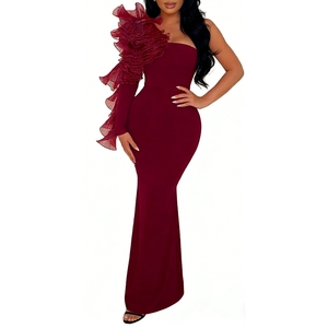 ชุดราตรีเดรสยาวแบบไหล่เดียวประดับระบายแขนเสื้อ ดีไซน์หรูหราสำหรับผู้หญิง - Product Image 1