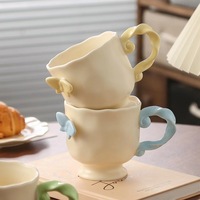 Tasse mignonne design de luxe pour petit-déjeuner tasse à eau pour couple tasse à thé tasse nordique en céramique personnalisée avec poignée torsadée