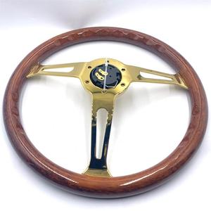 Volante Universal de 15 Pulgadas con Botón de Claxon Integrado, Estilo Clásico en Madera de Durazno y ABS - Product Image 4