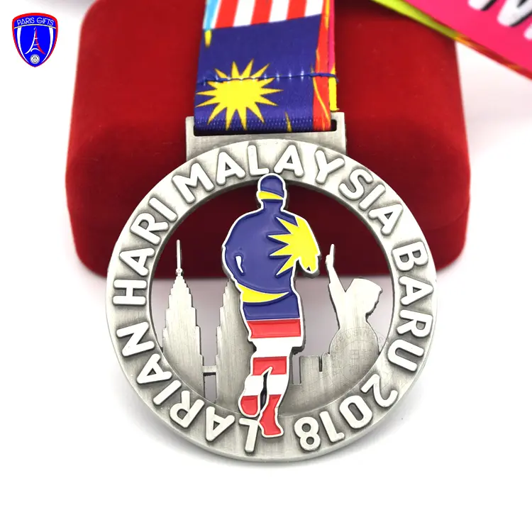 マレーシアカスタムクリスマスカットアウトエナメルマラソンランニングスポーツフィニッシャーメダルクリップ、リボン付き