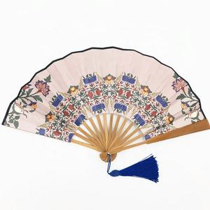 Abanicos de mano personalizados chinos al por mayor de fábrica con borlas para boda - Product Image 1