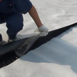 Membrane d'<span class=keywords><strong>étanchéité</strong></span> en bitume modifié auto-adhésive résistante aux UV, approuvée ISO, pour toits plats - Product Image 6