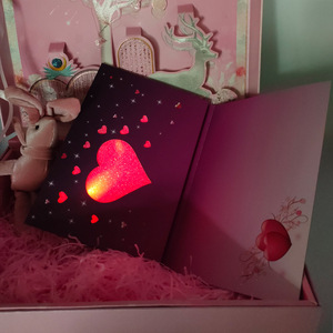 <span class=keywords><strong>Cadeau</strong></span> pour la Saint-Valentin Bonbons <span class=keywords><strong>Carte</strong></span> de vœux à lumière LED Cartes de vœux personnalisées Présentoir 3D Pop Up <span class=keywords><strong>Carte</strong></span> de vœux pour la Saint-Valentin - Product Image 2