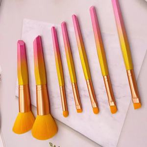Ensemble de 7 pinceaux de maquillage à manche en bois mat dégradé, virole en aluminium, poils synthétiques durables, pinceaux cosmétiques pour le visage - Product Image 3