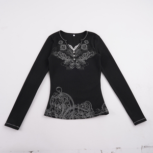 เสื้อยืดคอวีพิมพ์ลายวินเทจสีเข้ม แต่งกระดุมหน้า ประดับคริสตัล สไตล์ Y2K ทรงเข้ารูป เหมาะสำหรับใส่เลเยอร์ ผู้หญิง - Product Image 6