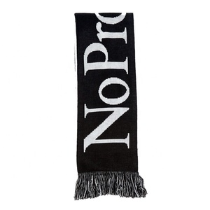 Écharpes de créateur en acrylique 100% écologiques pour l'hiver, rouge et blanc, pour hommes et femmes, écharpe en tricot de football, personnalisée - Product Image 4