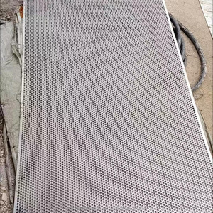 Gouttière de protection pour la construction ferroviaire, tôle perforée décorative en métal pour projet d'infrastructure - Product Image 6