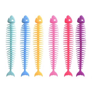 Bracelet unisexe créatif en forme d'arête de poisson, jouet fantaisie et de farce, jouet de décompression en silicone souple avec colle pour cadeaux d'enfants - Product Image 1