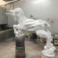 Estatua de caballo blanco de fibra de vidrio, Arte abstracto de animales, escultura creativa personalizada, adorno de modelo animal geométrico