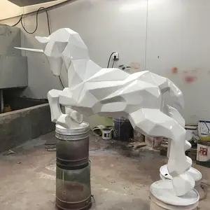 Glasvezel Art Abstract Dier Wit Paard Standbeeld Geometrisch Cut Animal Model Ornamenten Kunstgalerie Creatieve Sculptuur Custom