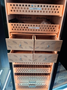 Humidor Eléctrico de Lujo de Precisión Controlada Raching RR980, Gran Tamaño, Capacidad para 3000-4000 Cigarros - Product Image 4