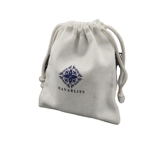 Pochette cadeau en coton mousseline écologique pour bijoux, sac à cordon personnalisé en toile de coton bio blanc avec logo - Product Image 4