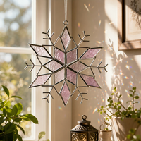 Ornement suspendu artisanal YAPPIE Art Déco en vitrail rose-blanc flocon de neige, attrape-soleil en verre peint à la main