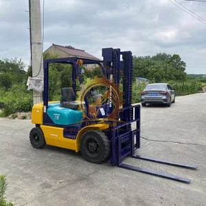 รถยกดีเซลสมรรถนะสูงสำหรับโรงงานผลิตและไซต์ก่อสร้าง รถยกดีเซล KUMATSU 2.5 ตันมือสอง - Product Image 3