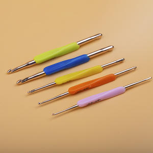 <span class=keywords><strong>Para</strong></span> <span class=keywords><strong>Amazon</strong></span> hecho a mano DIY herramienta de tejer lana TPR goma suave doble ganchillo conjunto 5 ganchos estilo Simple forma cuadrada hecho duradero - Product Image 2