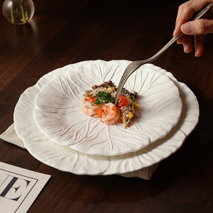<span class=keywords><strong>Assiette</strong></span> à dîner en porcelaine blanche irrégulière avec glaçure <span class=keywords><strong>de</strong></span> chou <span class=keywords><strong>de</strong></span> conception <span class=keywords><strong>de</strong></span> grain <span class=keywords><strong>de</strong></span> <span class=keywords><strong>feuille</strong></span> en relief Technique <span class=keywords><strong>de</strong></span> gravure durable pour les fêtes - Product Image 4