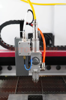 Máquina de Corte, Marcado y Grabado Láser de Fibra 3 en 1, Compacta, 800W, Fuente JPT de Escritorio, Ahorra Espacio en la Fábrica para Empresas Startup