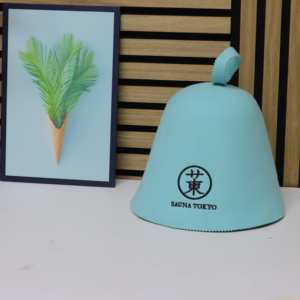 Un genial gorro de sauna de lana merino color verde azulado <span class=keywords><strong>que</strong></span> transmite el espíritu de Tokio mientras el vapor se agacha ante él. - Product Image 2