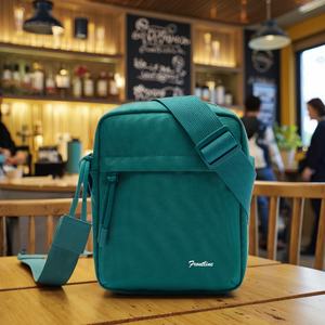 قماش متقاطع مع الجسم معاد تدويره وصديقًا حسب الطلب مع شعار عصري حقيبة صغيرة للرجال والنساء - Product Image 1