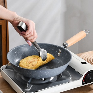 Poêle antiadhésive avec revêtement <span class=keywords><strong>PTFE</strong></span> <span class=keywords><strong>et</strong></span> manche en bois |   Ustensile de cuisine de qualité alimentaire, <span class=keywords><strong>sans</strong></span> <span class=keywords><strong>PFOA</strong></span>, pour cuisinières à gaz <span class=keywords><strong>et</strong></span> à induction - Product Image 2
